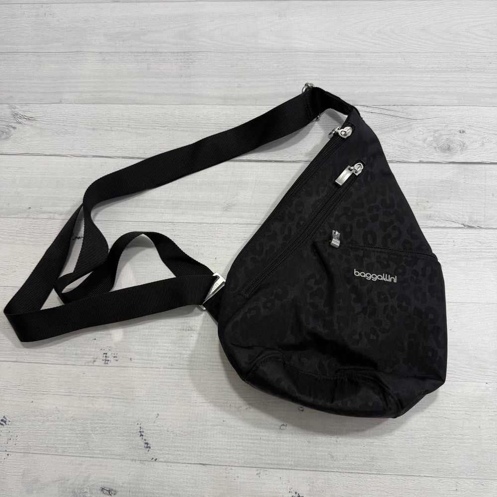 Baggallini Black Cheetah leopard Emboss Mini Crossbody Sling Bag Nylon Zip